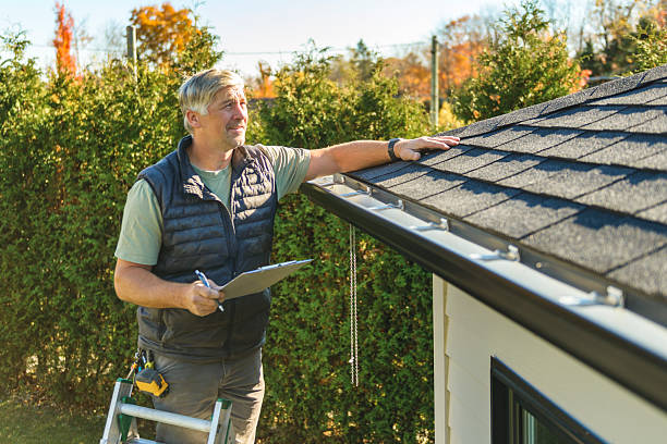 Professional Roofing technician working in Gallatin, MO